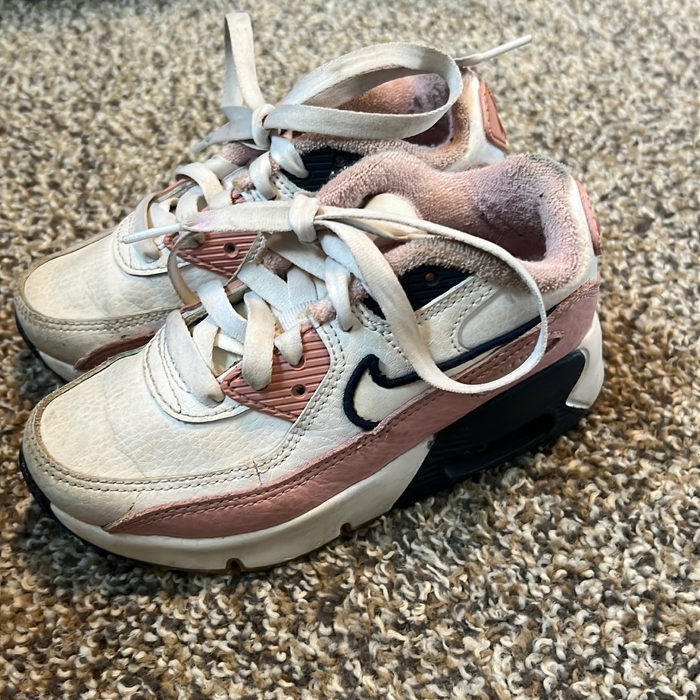 Cute little girls Nike air max size 10.5 in good condition